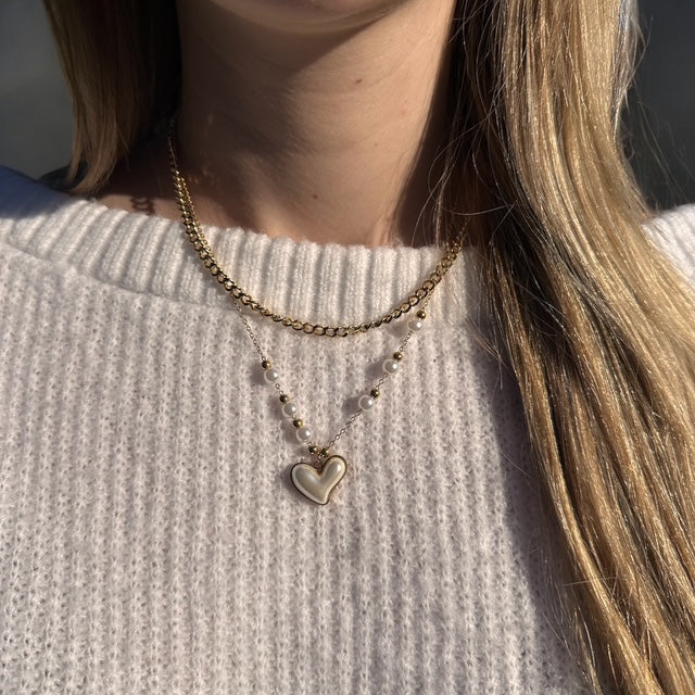 Gouden dubbele ketting met parels en hartje